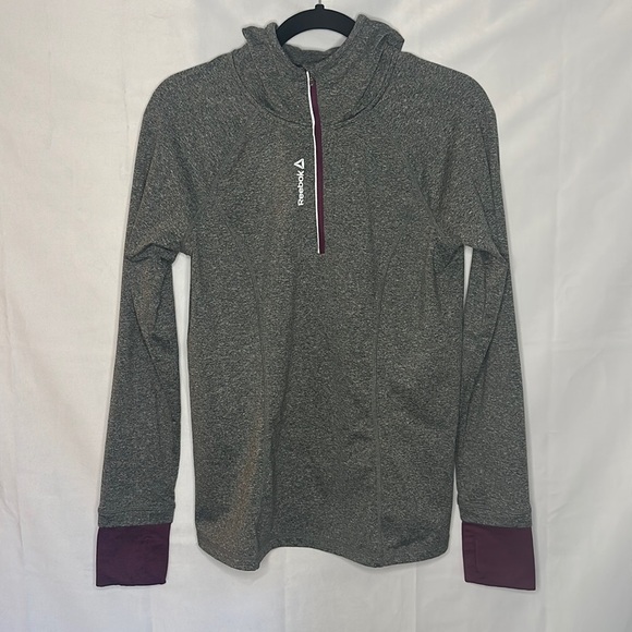 Reebok Tops - REEBOK QUARTER ZIP (SIZE M)